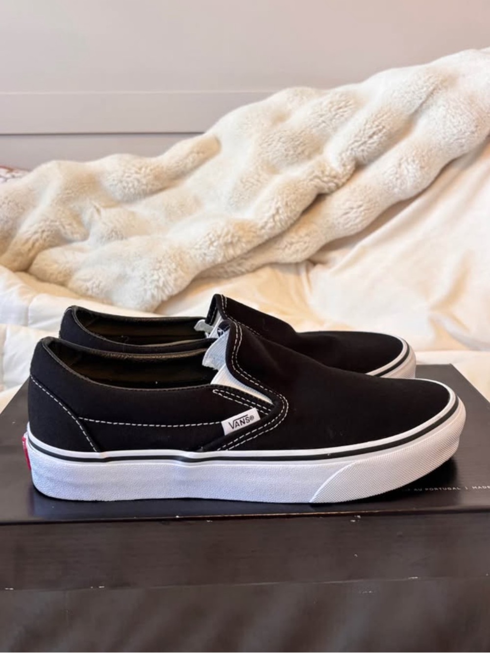 Vans Classic Slip-On Shoes - Black - Picture 4 of 9